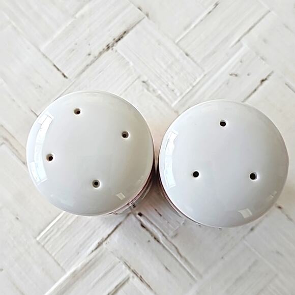 Amscan Christmas Holiday Wreath Salt & Pepper Shakers 3"T x 2" W (NIOB) - Picture 7 of 8